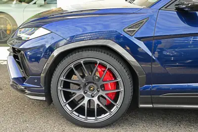 Lamborghini Urus Performante 2023 — Le SUV hypersportif avec Carbon Package — Thumbnail 8