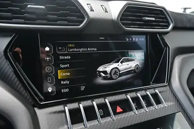 Lamborghini Urus Performante 2023 — Le SUV hypersportif avec Carbon Package — Thumbnail 24