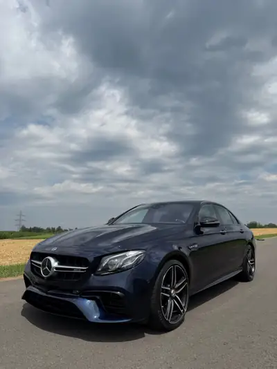 Mercedes-Benz E 63 S AMG 4Matic+ — Berline haute performance, 612 ch et seulement 39 000 km — Seitenansicht