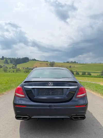 Mercedes-Benz E 63 S AMG 4Matic+ — Berline haute performance, 612 ch et seulement 39 000 km — Heckansicht