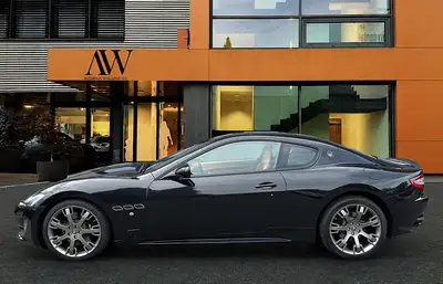 Maserati GranTurismo 4.7 V8 Sport — Coupé italien haute performance, 38'900 km seulement — exterior view