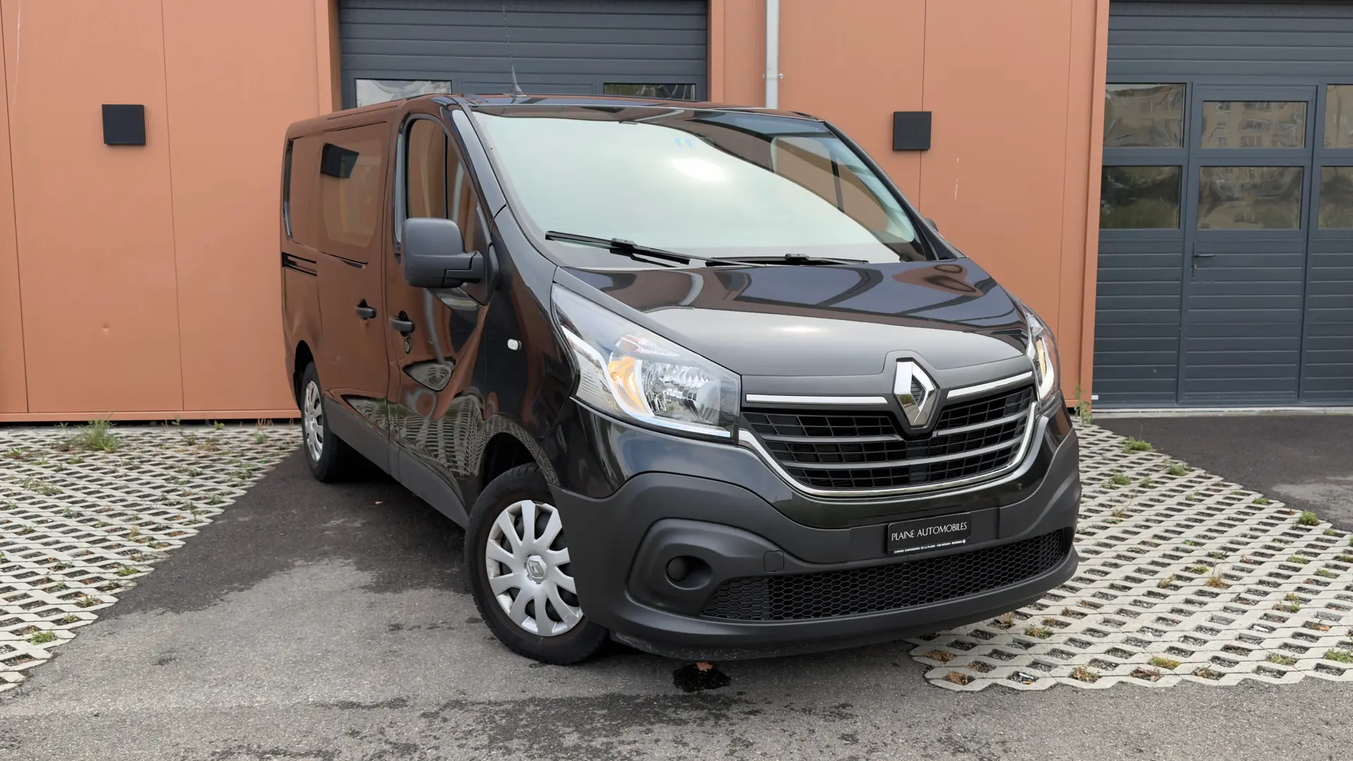 Renault Trafic 2.0 dCi 120 — Utilitaire fiable, faible kilométrage, équipé Business