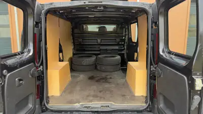 Renault Trafic 2.0 dCi 120 — Utilitaire fiable, faible kilométrage, équipé Business — Miniature 11
