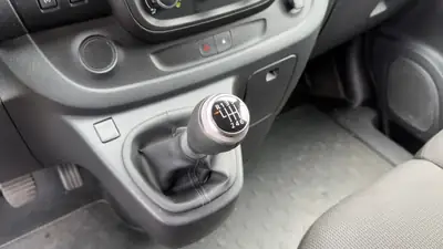 Renault Trafic 2.0 dCi 120 — Utilitaire fiable, faible kilométrage, équipé Business — Miniature 17