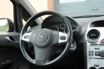 Opel Corsa 1.4 TP — Citadine fiable, sièges chauffants et 8 pneus inclus — Miniature 12