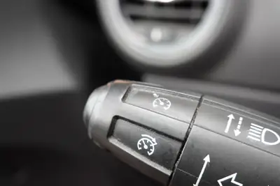 Opel Corsa 1.4 TP — Citadine fiable, sièges chauffants et 8 pneus inclus — Miniature 13