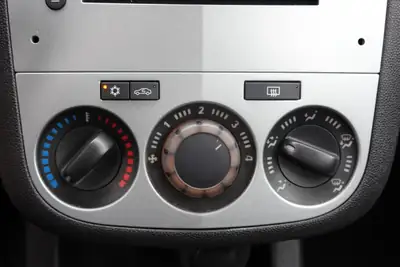 Opel Corsa 1.4 TP — Citadine fiable, sièges chauffants et 8 pneus inclus — Miniature 14