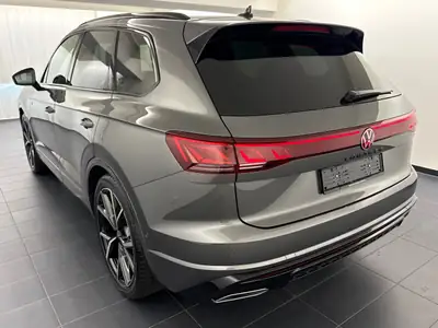 VW Touareg 3.0 TDI R-Line — SUV premium 2026, direction intégrale et attelage — side view