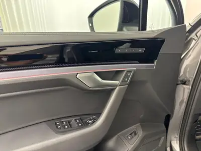 VW Touareg 3.0 TDI R-Line — SUV premium 2026, direction intégrale et attelage — Thumbnail 10