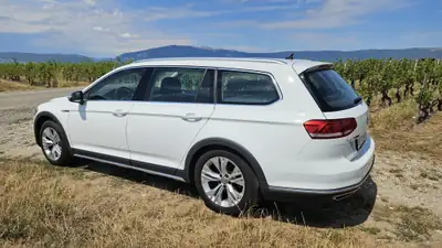 VW Passat 2.0 TSI DSG 4Motion — Break dynamique, transmission intégrale et 220 ch — côté
