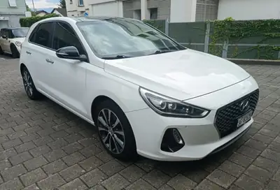 Hyundai i30 1.6 CRDi 136 PS — Berline fiable, faible consommation, équipement complet — interior