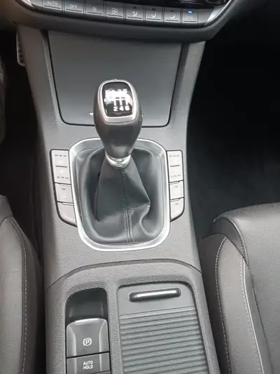 Hyundai i30 1.6 CRDi 136 PS — Berline fiable, faible consommation, équipement complet — Thumbnail 10