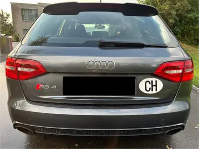 Audi RS4 Avant 4.2 V8 FSI — Break haute performance, freins neufs, sans accident — côté