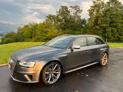 Audi RS4 Avant 4.2 V8 FSI — Break haute performance, freins neufs, sans accident — vue extérieure