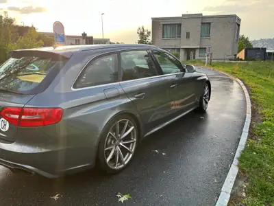 Audi RS4 Avant 4.2 V8 FSI — Break haute performance, freins neufs, sans accident — arrière