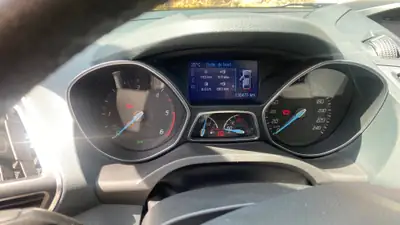 Ford C-MAX 1.6 TDCi 115 Titanium — Monospace familial économe, expertise complète — Armaturenbrett