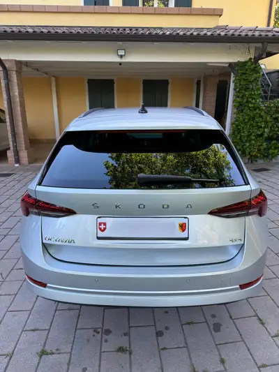 Skoda Octavia 2.0 TDI Ambition 4×4 — Break diesel robuste, 24'000 km seulement — intérieur