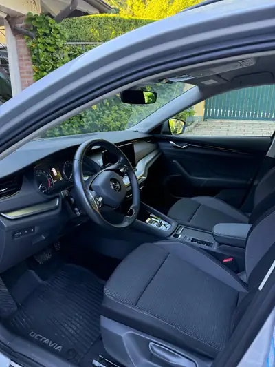 Skoda Octavia 2.0 TDI Ambition 4×4 — Break diesel robuste, 24'000 km seulement — tableau de bord