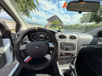 Ford Focus 1.8i — Break pratique, moteur fiable et sans sinistre — Detail