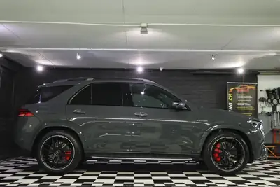 Mercedes-Benz GLE 63 AMG S 4MATIC+ — Performance maximale, 612 ch et équipements complets — côté