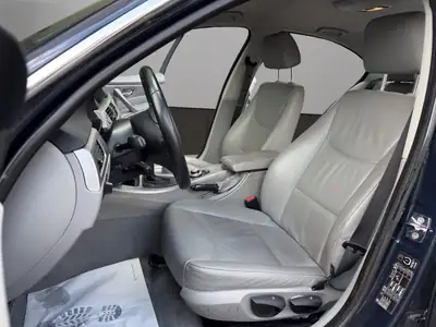 BMW 325xi 2006 — Berline polyvalente Xdrive, entretien complet et équipements premium — Thumbnail 9