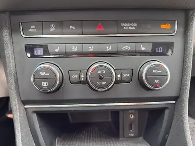 SEAT Leon 1.8 TSI FR Line — Berline dynamique, 180 ch, sans accident — Thumbnail 16