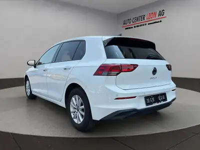 VW Golf 1.0 TSI Value — Citadine fiable, faible consommation, caméra & navigation — Innenraum