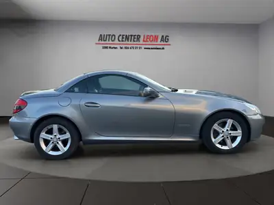 Mercedes-Benz SLK 200 Kompressor — Cabriolet dynamique, cuir premium et entretien complet — interior