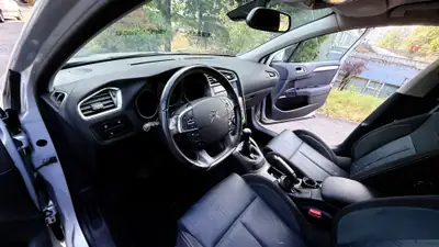 Citroën C4 Berline 1.6 VTi Séduction — Berline fiable, 81'000 km, sans accident — Thumbnail 11