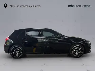 Mercedes-Benz Classe A 220 AMG Line — Berline compacte hybride, 20 km seulement — Thumbnail 7