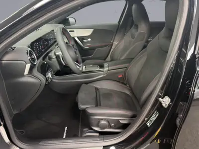 Mercedes-Benz Classe A 220 AMG Line — Berline compacte hybride, 20 km seulement — Thumbnail 10