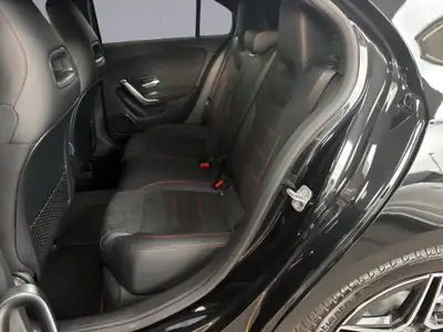 Mercedes-Benz Classe A 220 AMG Line — Berline compacte hybride, 20 km seulement — Thumbnail 11