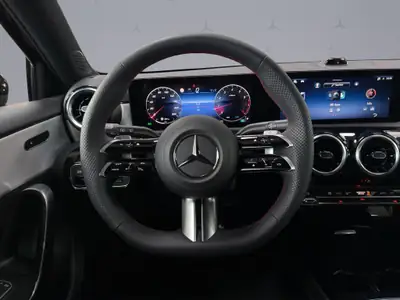 Mercedes-Benz Classe A 220 AMG Line — Berline compacte hybride, 20 km seulement — Thumbnail 13