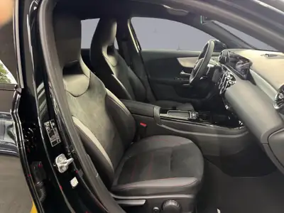 Mercedes-Benz Classe A 220 AMG Line — Berline compacte hybride, 20 km seulement — Thumbnail 17