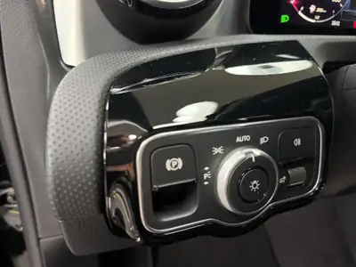 Mercedes-Benz Classe A 220 AMG Line — Berline compacte hybride, 20 km seulement — Thumbnail 21