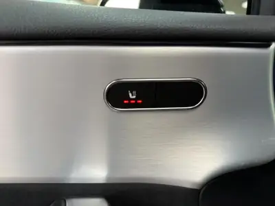 Mercedes-Benz Classe A 220 AMG Line — Berline compacte hybride, 20 km seulement — Thumbnail 20