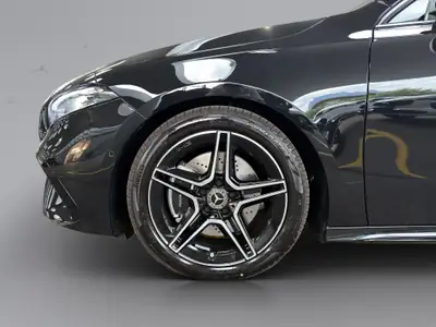 Mercedes-Benz Classe A 220 AMG Line — Berline compacte hybride, 20 km seulement — Thumbnail 22