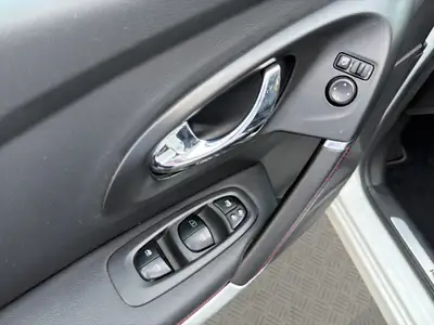 Renault Kadjar 1.2 Turbo Swiss Edition — SUV compact fiable, toit panoramique, sans accident — Thumbnail 9