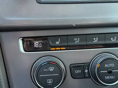 VW Golf 1.4 TSI Lounge DSG — Compacte dynamique, entretien à jour, 8 pneus inclus — Thumbnail 29