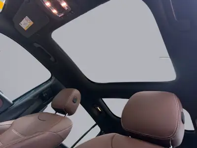Mercedes-Benz GLB 35 AMG 4matic — SUV compact haute performance, 65 900 km — Thumbnail 11