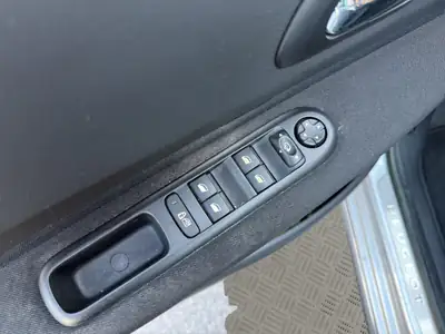 Peugeot 3008 1.6 16V T Sport — SUV compact dynamique, toit panoramique, sans sinistre — Thumbnail 9