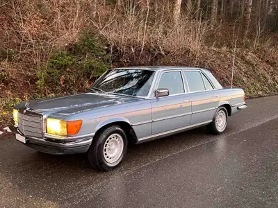 Mercedes-Benz 450 SE W116 1979 — Berline de prestige aux 218 ch, histoire automobile authentique — vue extérieure