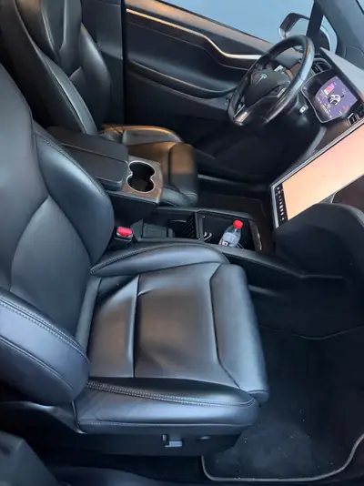 Tesla Model X 75D — SUV électrique 7 places, Autopilot complet, batterie 90% — side view