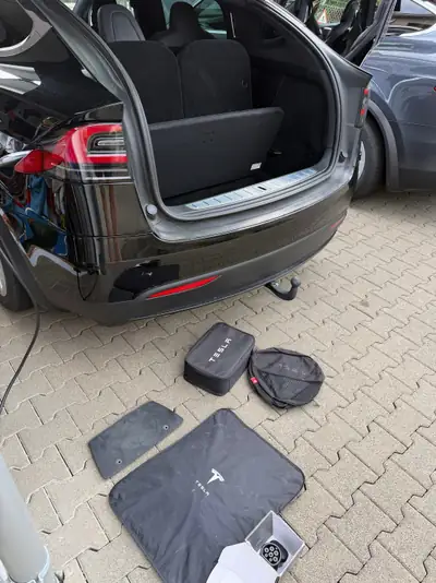 Tesla Model X 75D — SUV électrique 7 places, Autopilot complet, batterie 90% — detail