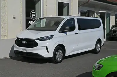 Ford Transit Custom Combi 320 — 8 places, attelage renforcé 3,5T, comme neuf — exterior view