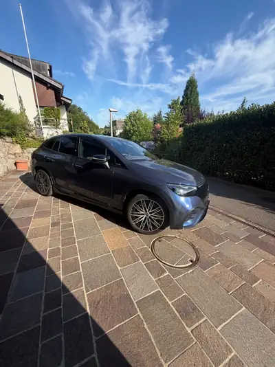 Mercedes-Benz EQE 500 Executive AMG Line 4matic — Berline électrique premium, 23 500 km — fianco