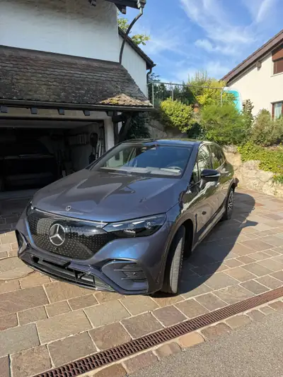 Mercedes-Benz EQE 500 Executive AMG Line 4matic — Berline électrique premium, 23 500 km — vista esterna