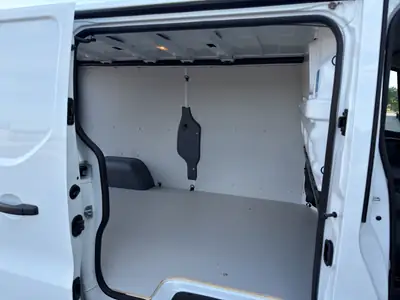 Renault Trafic 2.0 Blue dCi 130 — Utilitaire neuf, attelage 2500 kg, caméra de recul — Thumbnail 10