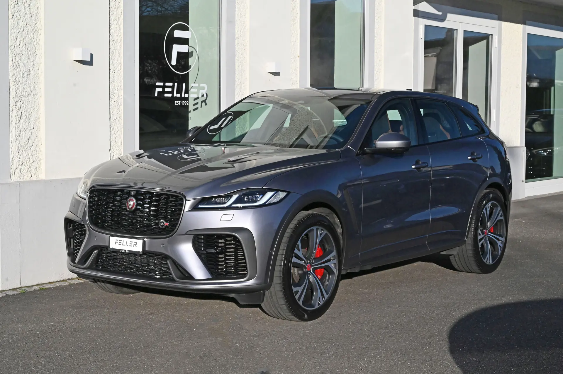 Jaguar F-Pace 5.0 V8 SVR P550 AWD — Puissance brute et élégance britannique