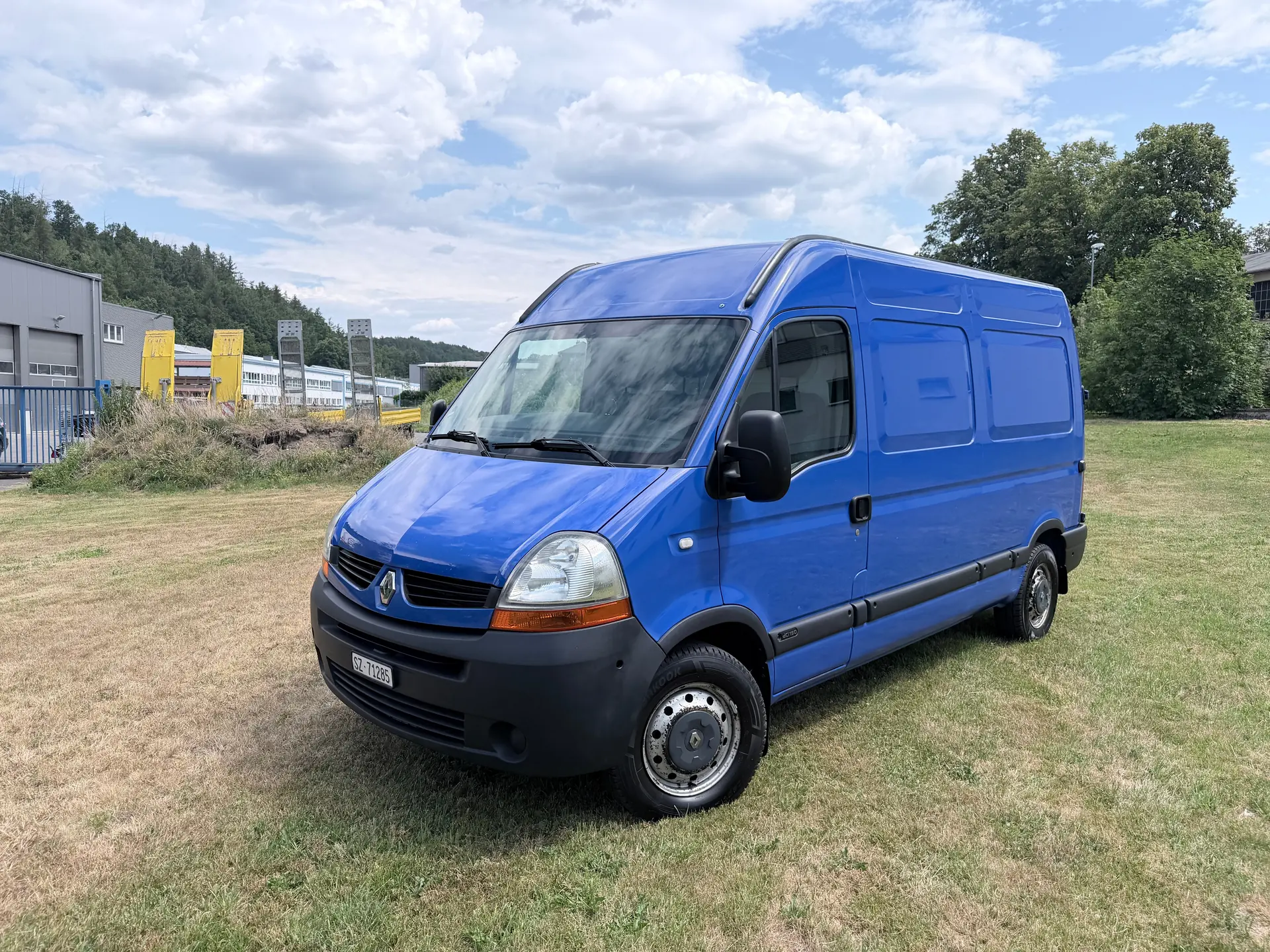 Renault Master L2H2 — Utilitaire diesel fiable, transmission révisée, entretien complet — vista esterna